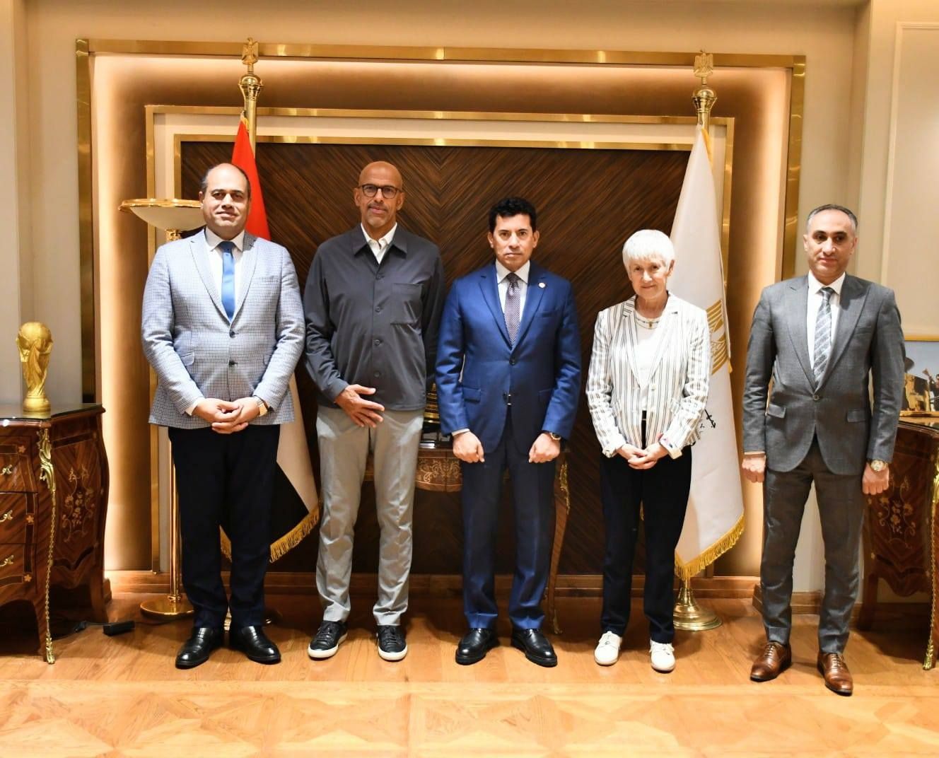 بالصور.. أشرف صبحي وزير الرياضة يلتقي رئيس الاتحاد الدولي للاسكواش - الخليج الان