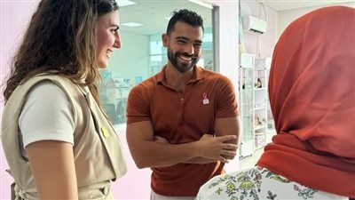 عمرو جمال بعد زيارته لـ مستشفى بهية: كنت فاكر اني رايح أساعدهم والحقيقة هما اللي ساعدوني - الخليج الان