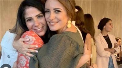 منى زكي ترد على إشادة ريهام عبد الغفور: أختي اللي مشرفانا.. بحبك أوي - الخليج الان