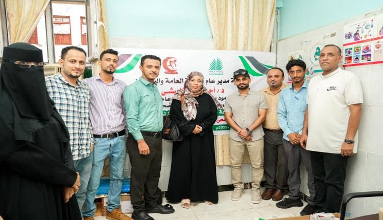 مدير صيرة يزور المخيم الطبي المجاني في مجمع الميدان الصحي