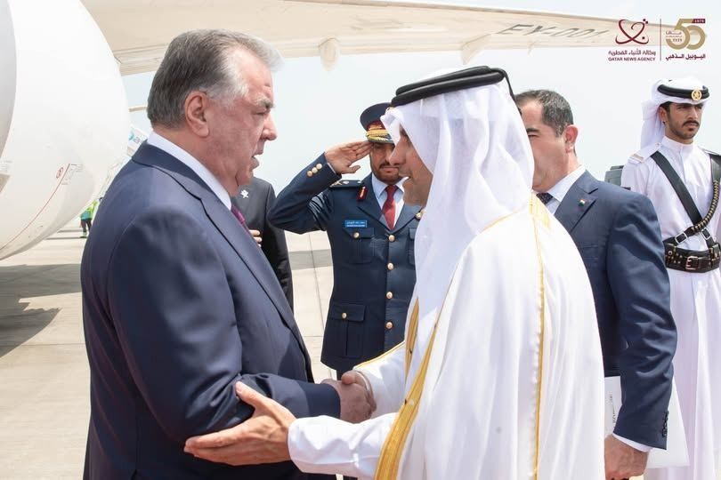 على رأسهم الرئيس السيسي.. لقطات من وصول القادة العرب للمشاركة في قمة الدوحة الاستثنائية - الخليج الان