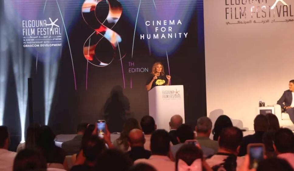 يسرا في المؤتمر الصحفي لمهرجان الجونة: فخورة اني جزء من عائلة ساويرس وسعيدة بمئوية يوسف شاهين - الخليج الان