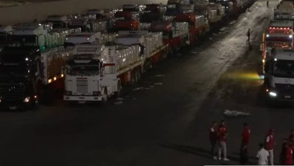 بدء تحرك قافلة المساعدات الإنسانية الـ 38 من مصر إلى قطاع غزة