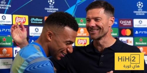 فيديو: لقطة طريفة .. مبابي يخلع شارة القيادة من ذراع كارفخال بعد طرده