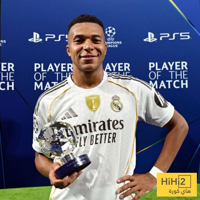 فيديو.. كيليان مبابي يتسلم جائزة رجل مباراة الريال ضد مارسيليا