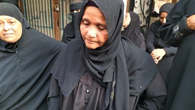 أعز صديق ليه غدر بيه .. والدة الشاب "أحمد" المتوفي حرقا بعد سكب صديقه بنزين عليه في الشرقية : عايزة حق ابني - الخليج الان