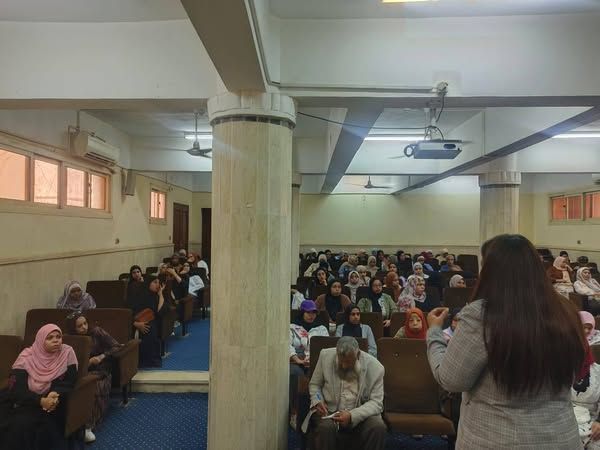 ندوة موسعة للتعريف بمنظومة التأمين الصحي الشامل بمجلس مدينة البياضية بالأقصر - الخليج الان