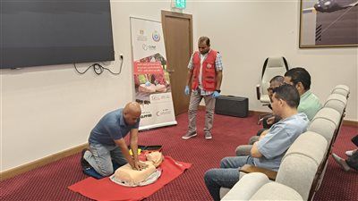 وزارة الصحة تُكمل المرحلة السادسة من تدريب العاملين على أجهزة إزالة الرجفان القلبي - الخليج الان