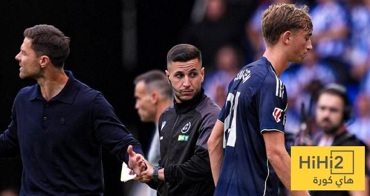 مدة إيقاف دين هويسين بعد طرده