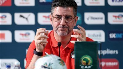 أحمد شوبير يكشف حقيقة مفاوضات النادي الاهلي البرتغالي روي فيتوريا - الخليج الان