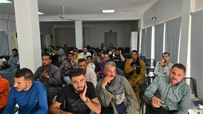 وزير العمل يعلن استمرار اختبارات توظيف المرشحين للعمل بالأردن في المقاولات والخياطة - الخليج الان