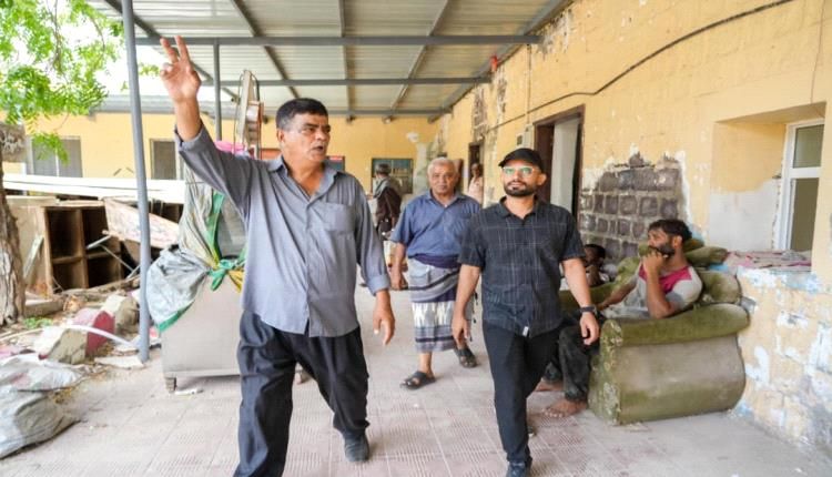 مدير صيرة يتفقد مشروع ترميم مبنى الأشغال العامة والطرق بالمديرية