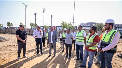 محمود الخطيب يتفقد انطلاق المرحلة الأولى من أعمال حفر مجمع حمام السباحة بفرع التجمع - الخليج الان