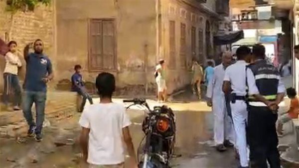 قوات الحماية المدنية في الأقصر تسيطر على حريق بسطح منزل| بث مباشر