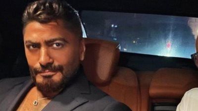 أول ظهور لـ تامر حسني بعد تعافيه من الكسر في قدمه.. صور - الخليج الان