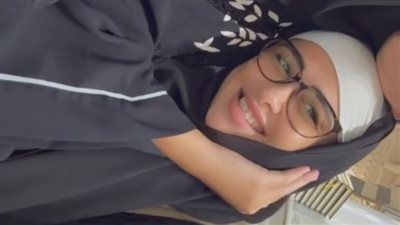 بالحجاب.. ياسمين عبد العزيز تبكي أثناء أدائها مناسك العمرة |صور - الخليج الان