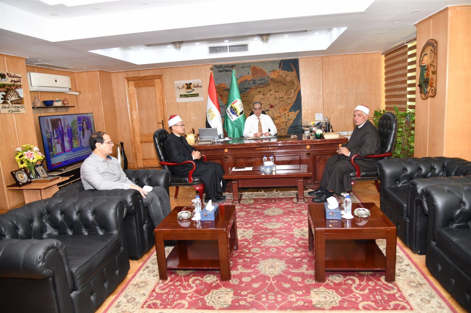 مدير أمن الفيوم يفاجئ السائقين في الموقف الجديد مع انطلاق العام الدراسي.. ويشدد على الالتزام بالتعريفة المقررة - الخليج الان