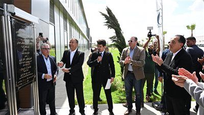 رئيس الوزراء يفتتح مصنع «إروجلو جارمنت» بمنطقة غرب الصناعية وتوفير 2,750 فرصة عمل - الخليج الان