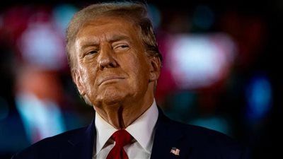 ترامب يفرض رسوم ضخمة على تأشيرات العمل والهنود يكثفون طقوسهم في «معبد فيزا» للسفر إلى أمريكا.. ما القصة؟ - الخليج الان