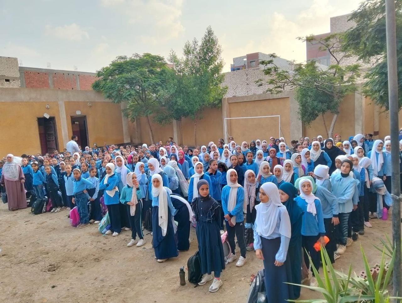 «بالعمة والجبة والقفطان».. طلاب معاهد المنيا الأزهرية يستقبلون العام الدراسي الجديد بالزي الأزهري - الخليج الان