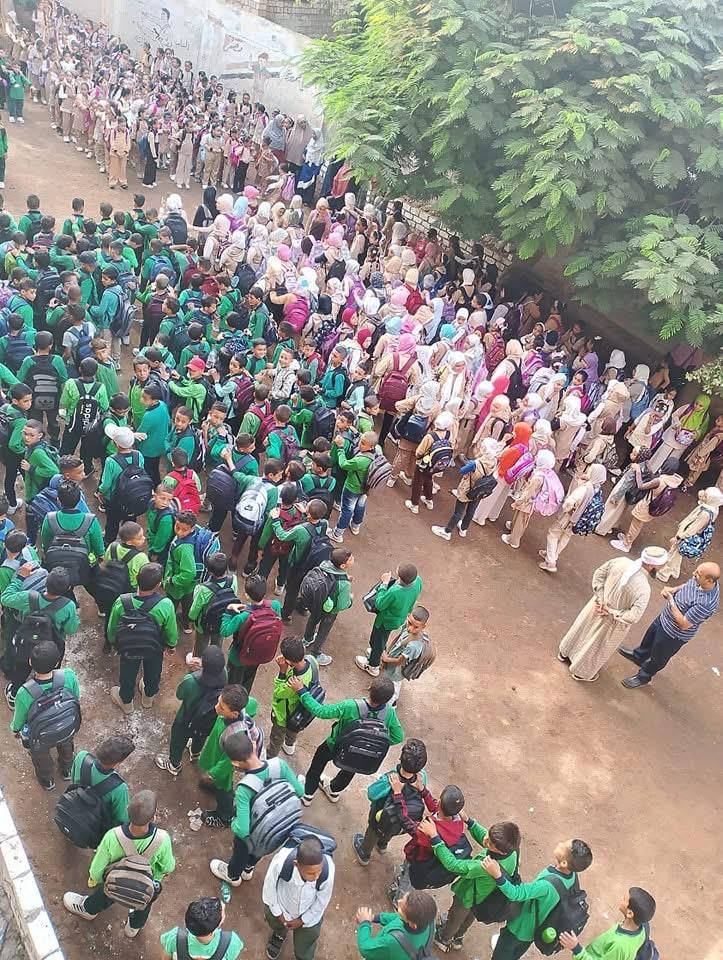 «بالعمة والجبة والقفطان».. طلاب معاهد المنيا الأزهرية يستقبلون العام الدراسي الجديد بالزي الأزهري - الخليج الان