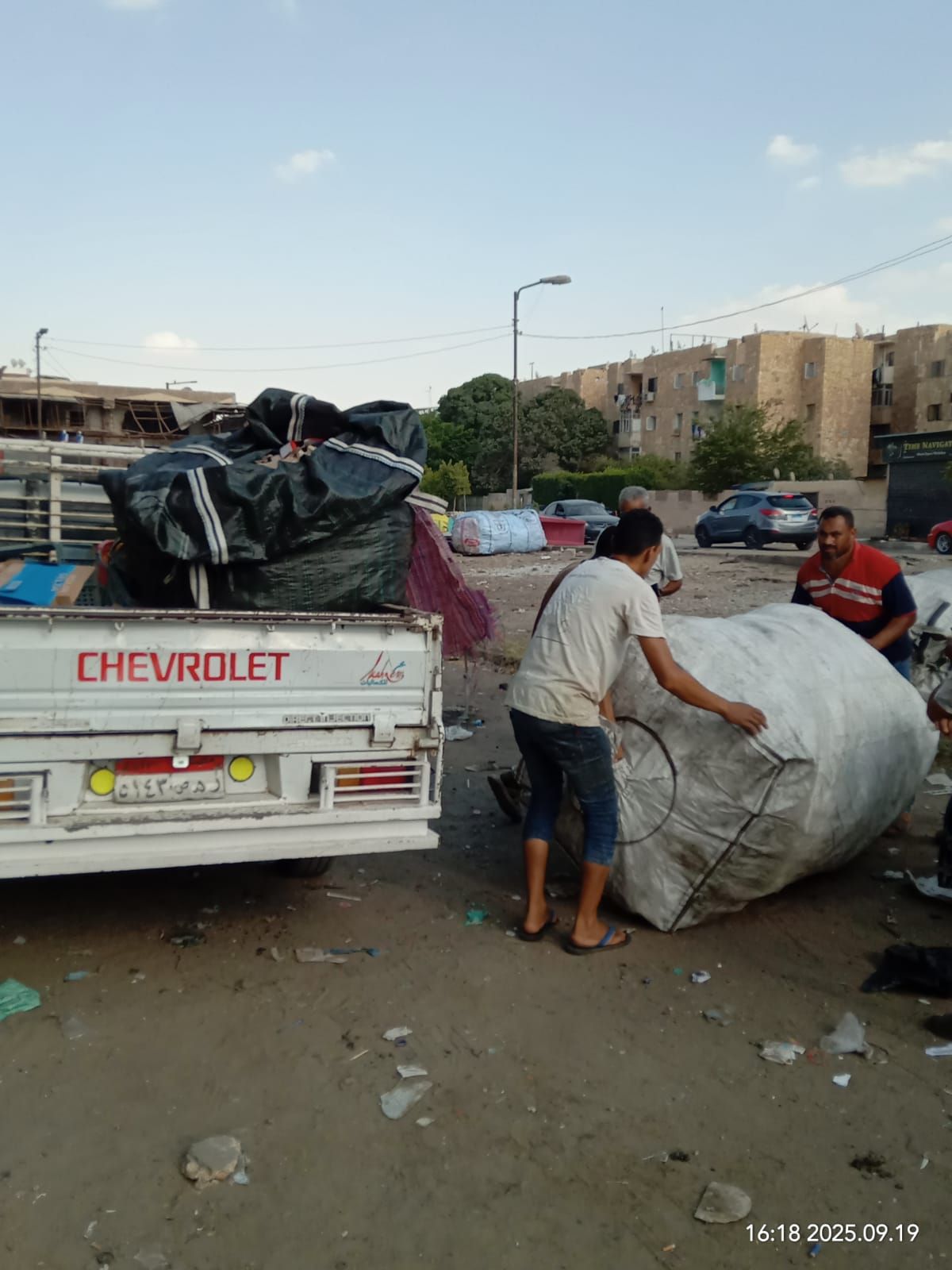 محافظ الإسماعيلية يوجه بضبط مخازن خردة مخالفة وإزالة أوكار النباشين بحملة مكبرة داخل الأحياء والطريق الصحراوي - الخليج الان