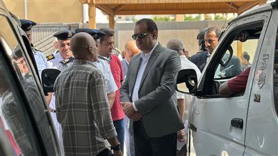 مدير أمن الفيوم يفاجئ السائقين في الموقف الجديد مع انطلاق العام الدراسي.. ويشدد على الالتزام بالتعريفة المقررة - الخليج الان