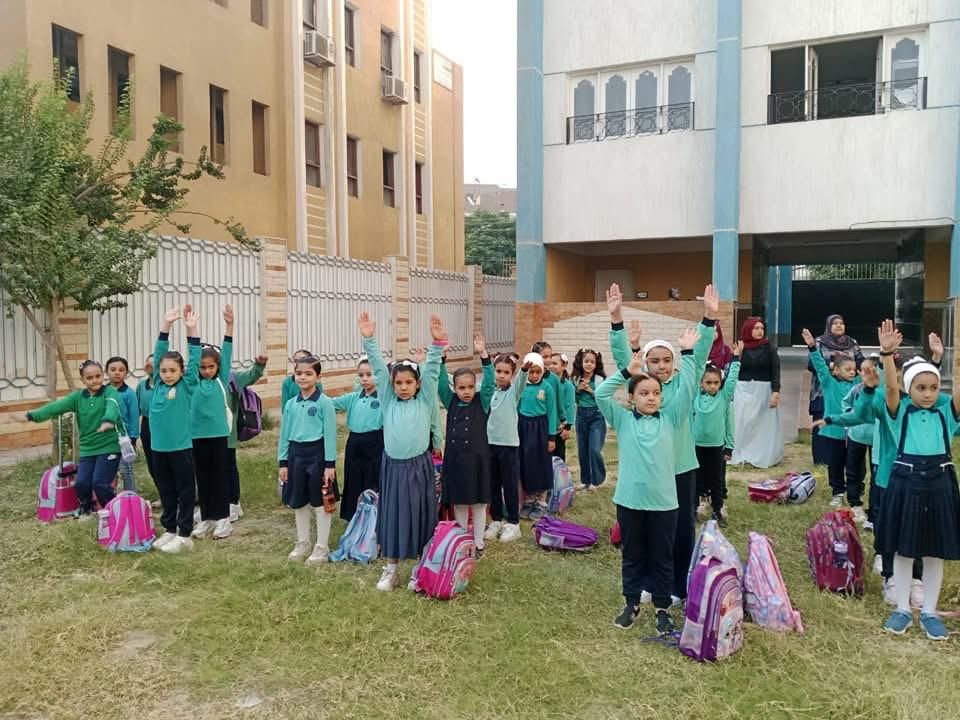 «بالعمة والجبة والقفطان».. طلاب معاهد المنيا الأزهرية يستقبلون العام الدراسي الجديد بالزي الأزهري - الخليج الان