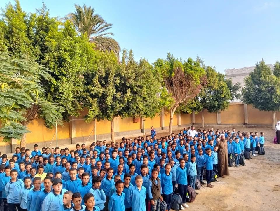 «بالعمة والجبة والقفطان».. طلاب معاهد المنيا الأزهرية يستقبلون العام الدراسي الجديد بالزي الأزهري - الخليج الان