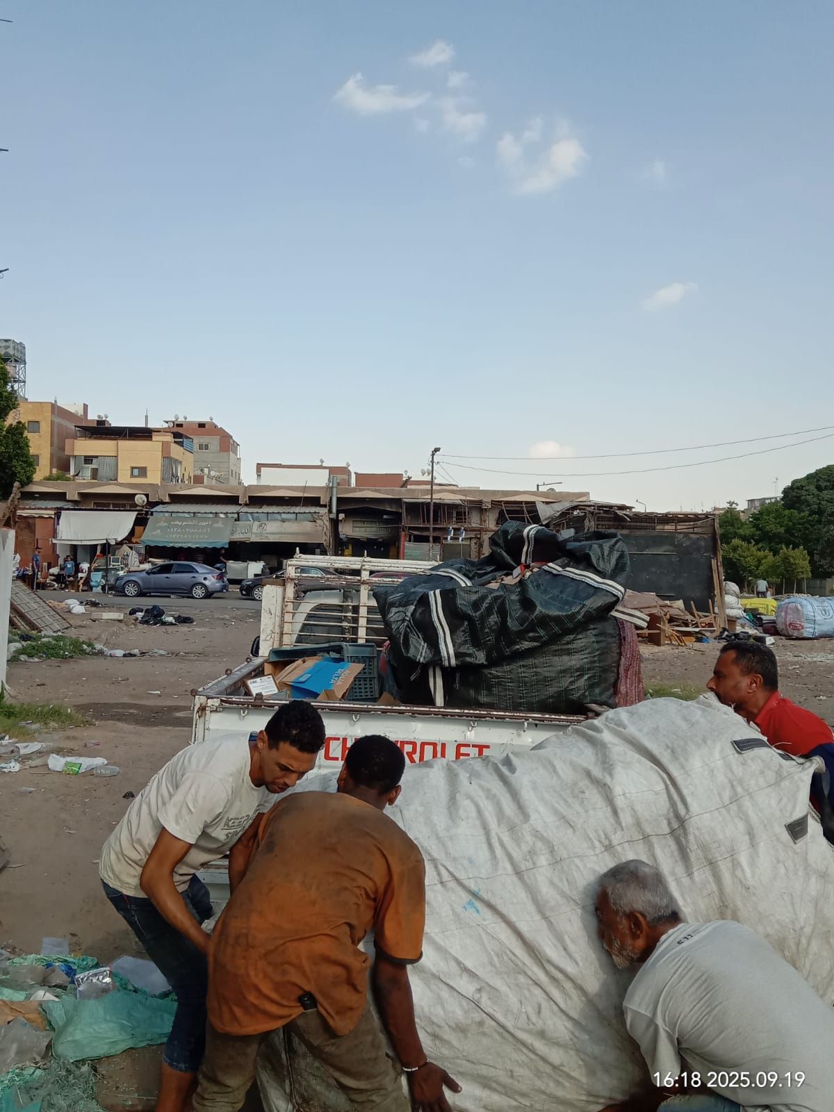 محافظ الإسماعيلية يوجه بضبط مخازن خردة مخالفة وإزالة أوكار النباشين بحملة مكبرة داخل الأحياء والطريق الصحراوي - الخليج الان