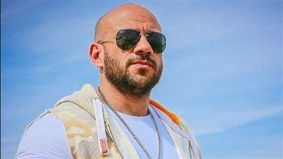 بعد إعلان انفصاله عن مي كمال.. كم عدد زيجات أحمد مكي؟ - الخليج الان