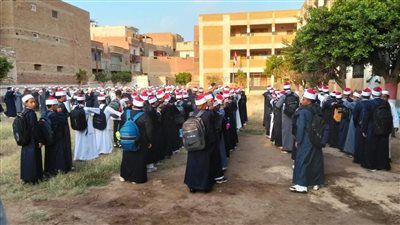 «بالعمة والجبة والقفطان».. طلاب معاهد المنيا الأزهرية يستقبلون العام الدراسي الجديد بالزي الأزهري - الخليج الان