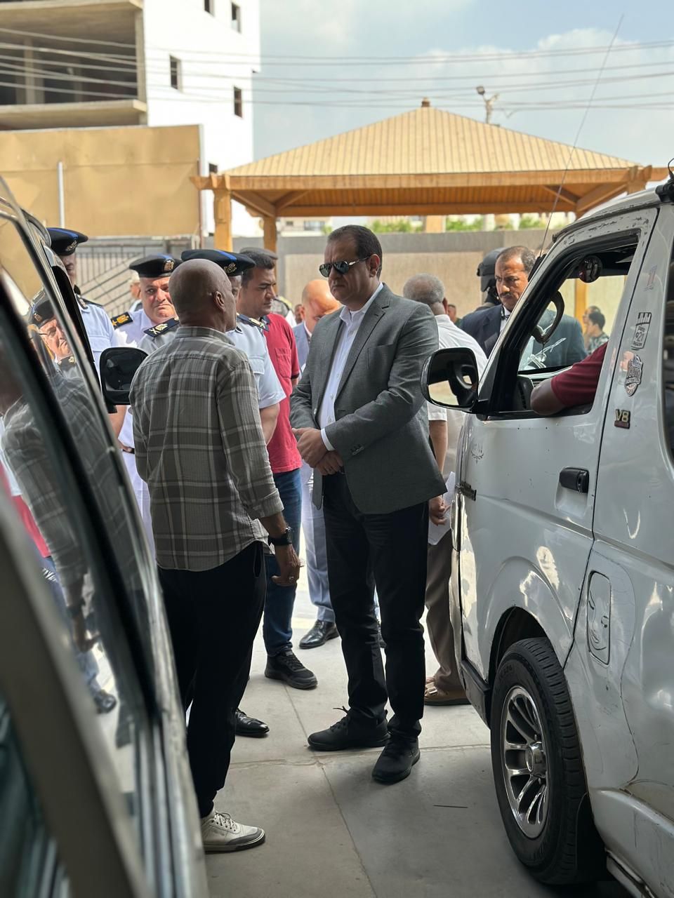 مدير أمن الفيوم يفاجئ السائقين في الموقف الجديد مع انطلاق العام الدراسي.. ويشدد على الالتزام بالتعريفة المقررة - الخليج الان