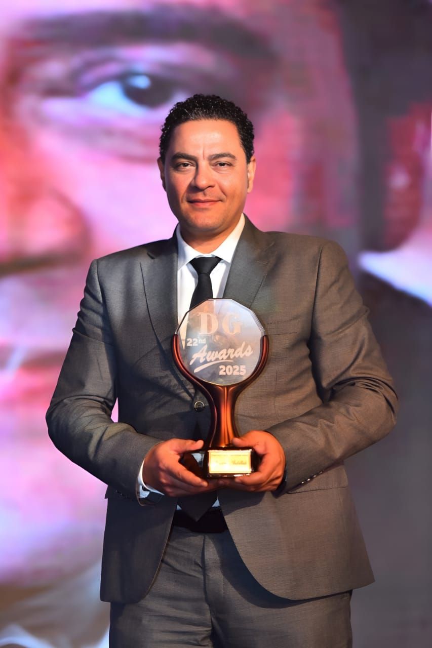 الشاعر نادر عبد الله يستحوذ على جائزة الإبداع في احتفالية دير جيست 2025.. صور - الخليج الان