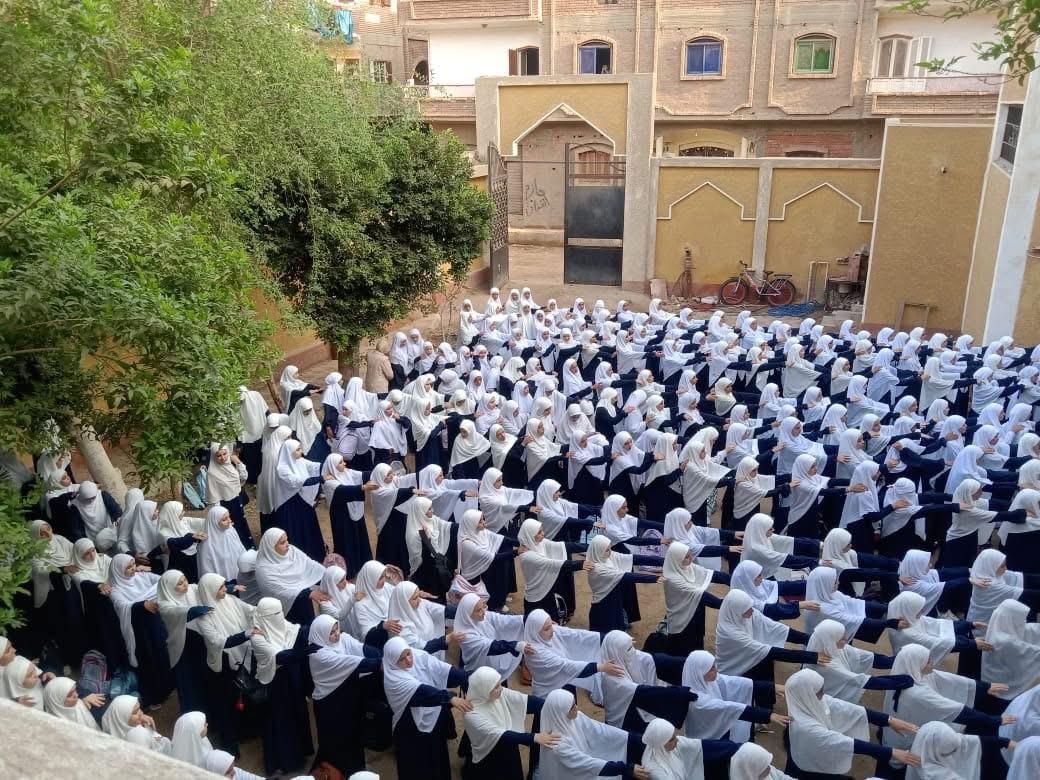 «بالعمة والجبة والقفطان».. طلاب معاهد المنيا الأزهرية يستقبلون العام الدراسي الجديد بالزي الأزهري - الخليج الان