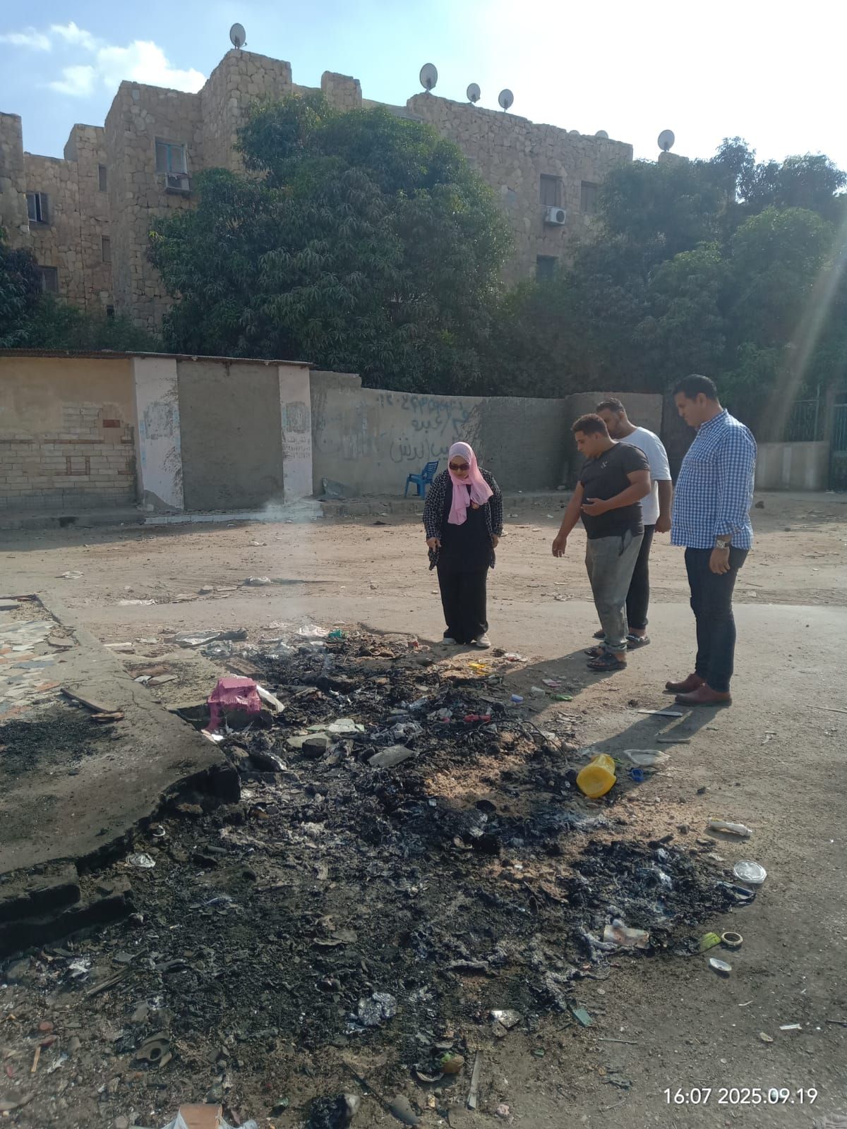 محافظ الإسماعيلية يوجه بضبط مخازن خردة مخالفة وإزالة أوكار النباشين بحملة مكبرة داخل الأحياء والطريق الصحراوي - الخليج الان