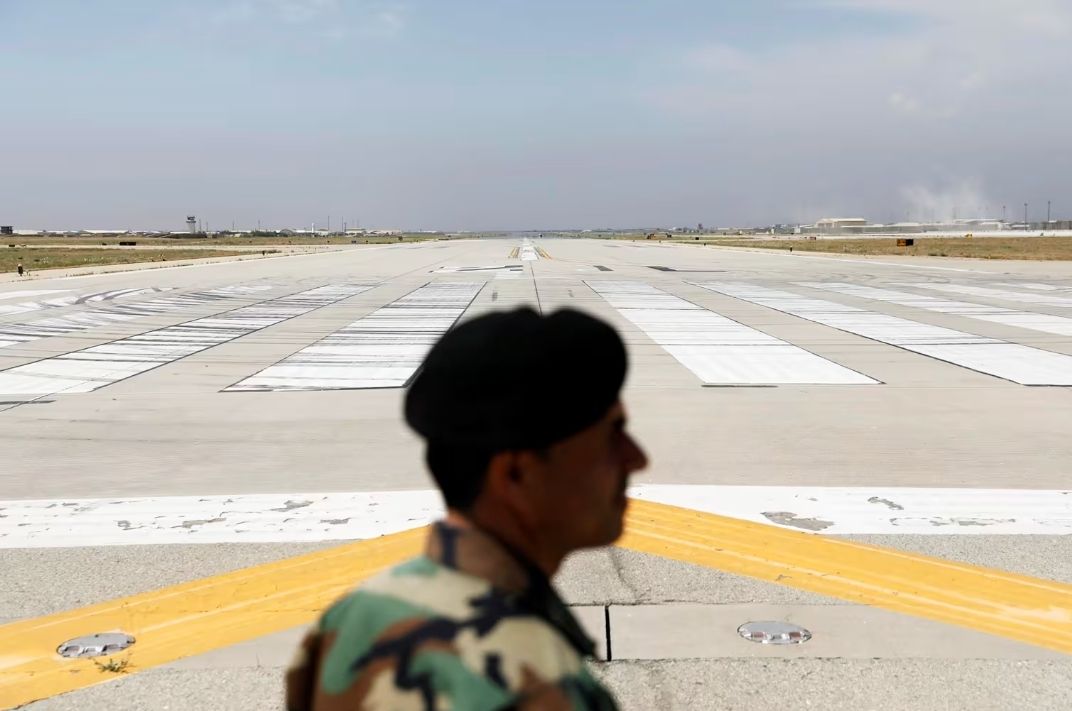 «زعيم البيت الأبيض يحذر طالبان».. لماذا يريد ترامب قاعدة باغرام الجوية في أفغانستان؟ - الخليج الان