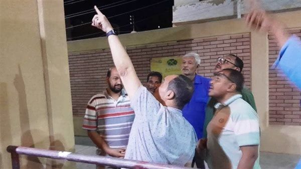 تعرض لصعق كهربائي خلال عمله│ وفاة عامل بـ مياه أسوان.. والمحافظ يقدم واجب العزاء