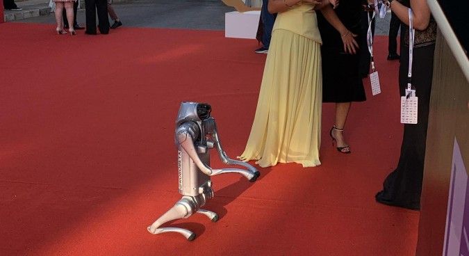 في دورته 25.. حفل الموريكس دور يستعين بمذيع روبوت لتقديم فعاليات الحفل - الخليج الان