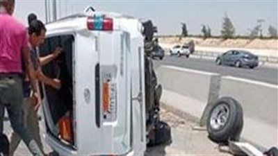 إصابة 9 أشخاص في حادث انقـ ـلاب سيارة أجرة على طريق بحيرة قارون بالفيوم - الخليج الان