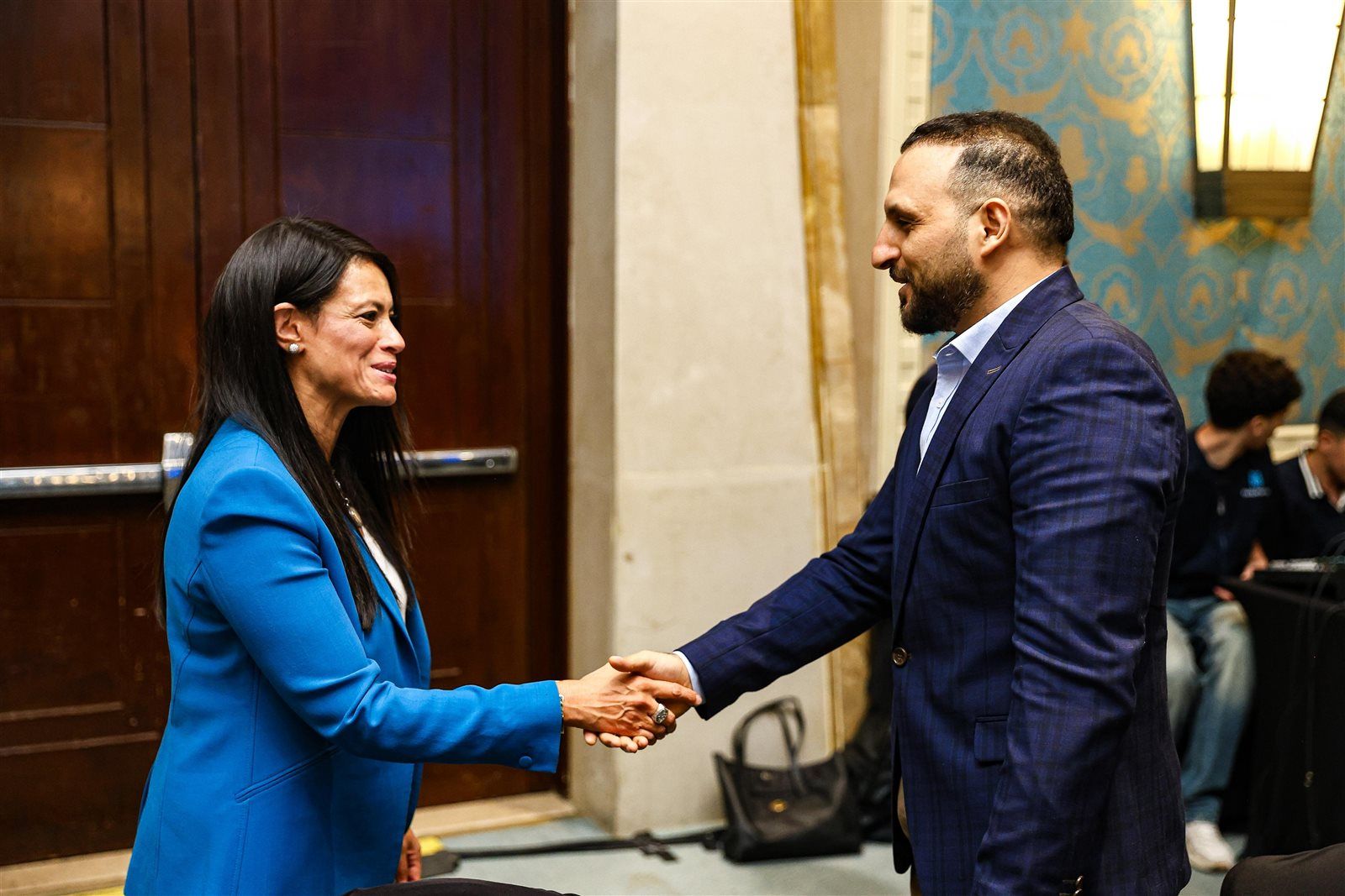 وزيرة التخطيط والتعاون الدولي تعد لقاءً موسعًا مع رؤساء تحرير الصحف والمواقع الإخبارية وعدد من الكُتّاب في إطار الحوار المجتمعي - الخليج الان