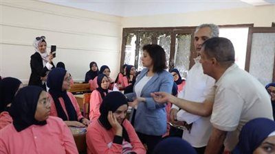 نائب محافظ البحر الأحمر تتفقد مدارس الغردقة في أول أيام العام الدراسي - الخليج الان