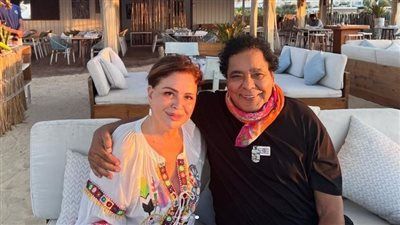 ظهور جديد لـ محمد منير رفقة إلهام شاهين: كلنا بنحبك يا كينج - الخليج الان