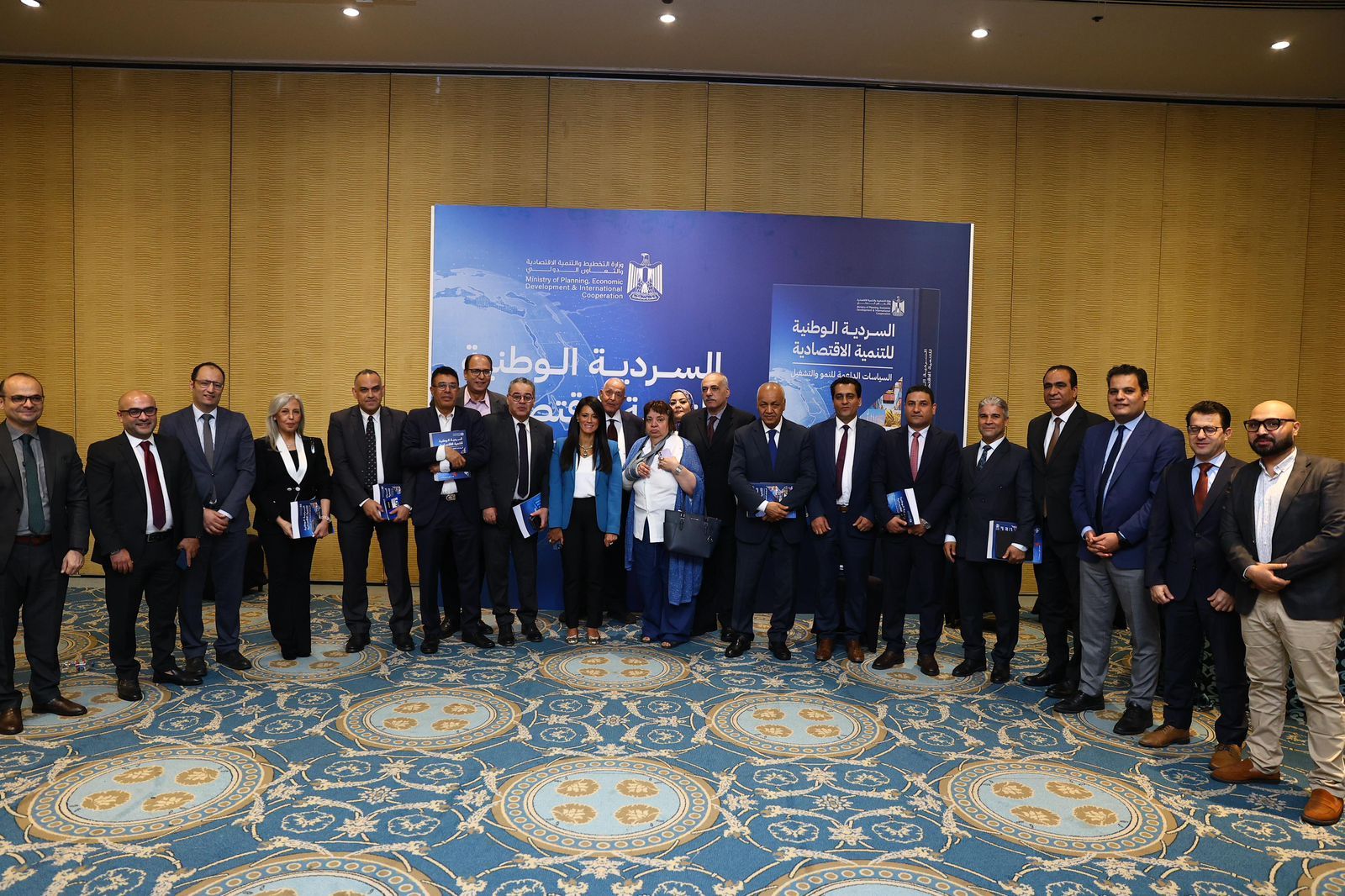 وزيرة التخطيط والتعاون الدولي تعد لقاءً موسعًا مع رؤساء تحرير الصحف والمواقع الإخبارية وعدد من الكُتّاب في إطار الحوار المجتمعي - الخليج الان