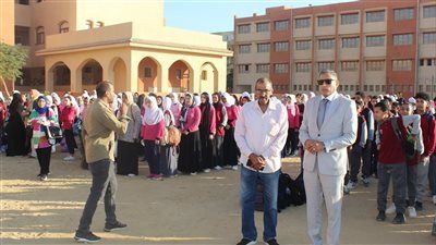 وكيل تعليم الجيزة يقرر تحويل أحد مديري المدارس إلى الشؤون القانونية واستبعاد آخر أثناء جولته بالمدارس - الخليج الان