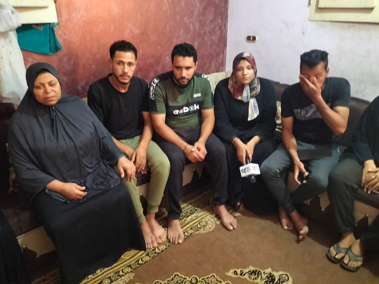 كان بيصرف على البيت كله.. والدة "طه" المقتول على يد جاره أثناء فضه مشاجرة في الشرقية : عايزة حق ابني - الخليج الان