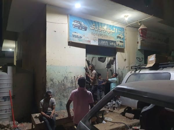 حملة لرفع الإشغالات ومراجعة تراخيص المحلات والأنشطة التجارية بشمال الغردقة - الخليج الان