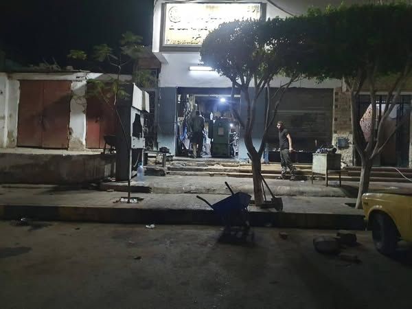 حملة لرفع الإشغالات ومراجعة تراخيص المحلات والأنشطة التجارية بشمال الغردقة - الخليج الان