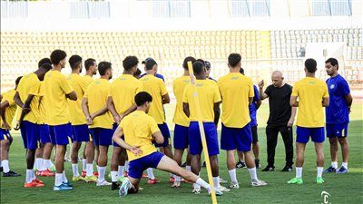 ميلود حمدي يختار 20 لاعبا في قائمة الإسماعيلي لمواجهة انبي في الدوري - الخليج الان