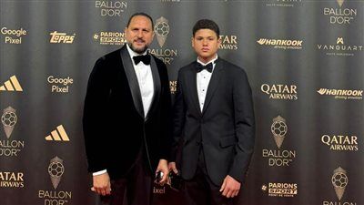 الفنان عماد زيادة ونجله يحضران حفل توزيع جوائز الكرة الذهبية "بالون دور" - الخليج الان